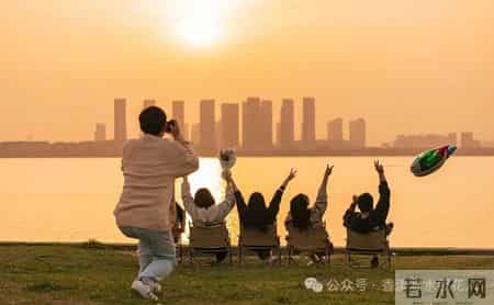 这天我回家晚了作文,【七年级作文：热爱生活，热爱写作】张诗杭《懂》（47）