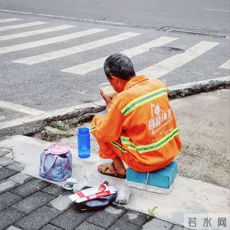 工人先进事迹范文