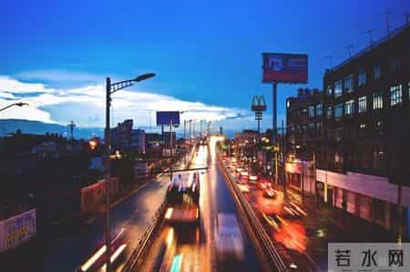 伤感短文,让人落泪的情感美文 我永远无法触及这份爱