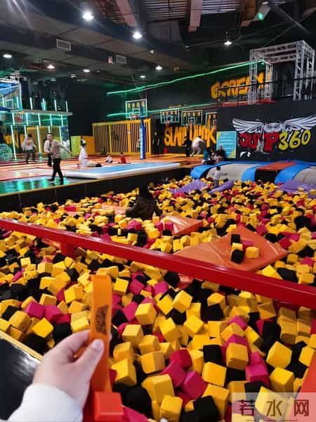 广告互换,80年代街头起步，中国蹦床运动娱场，万㎡场馆四十年进化