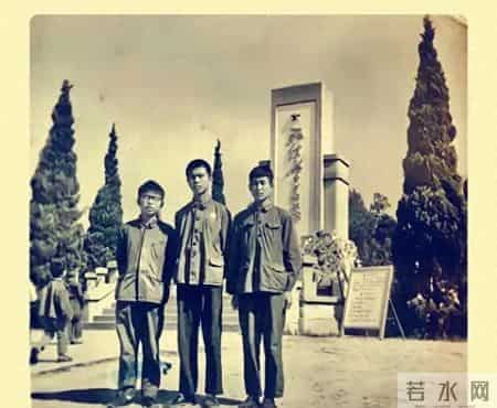 1969年，聂卫平罕见留影，那时的他17岁，一脸青涩，满眼的憧憬