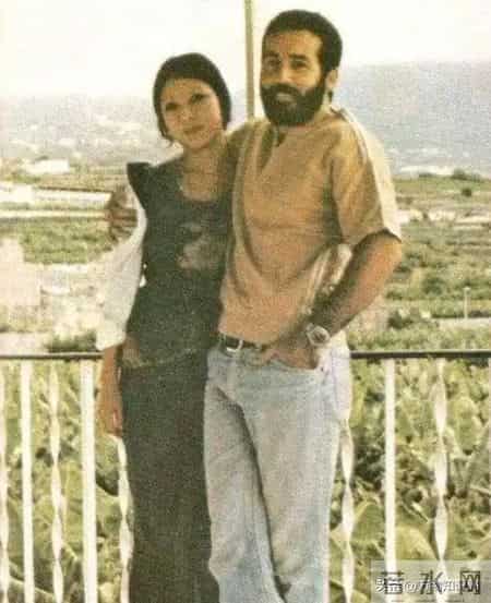 流浪诗人三毛自杀前旧照:眼神满是哀伤,47岁用丝袜在卫生间自缢