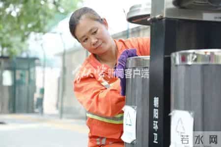 又现“扫地僧”！飙英语的环卫大姐火了