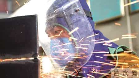 央视聚焦内蒙古90后“钢铁裁缝”