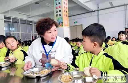 幼儿园教师先进事迹,幼儿园教师先进事迹材料怎么写 个人