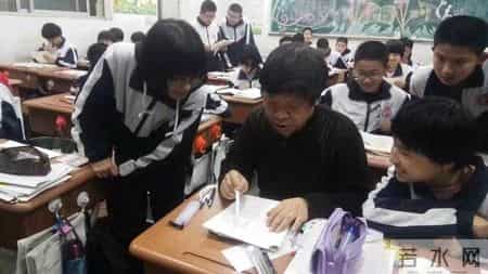 我的老师作文800字,我的老师征文｜我的语文老师—