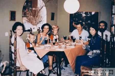 流浪诗人三毛自杀前旧照:眼神满是哀伤,47岁用丝袜在卫生间自缢