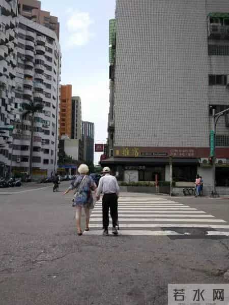 幸福的背影，这才是爱情中最美好的样子！