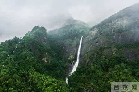 望庐山瀑布赏析,诵读赏析 -《望庐山瀑布》