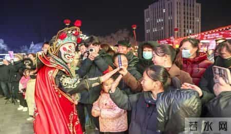 “昼夜双主场” 宁夏大武口年货大集带来全天精彩