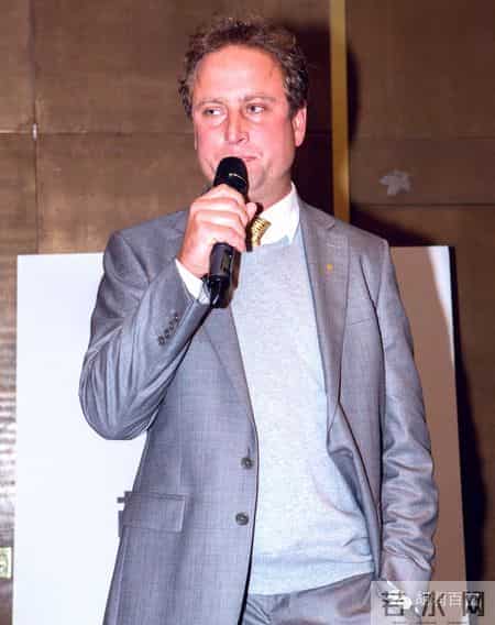 圈子 - 胡润百富竟把春晚带到了伦敦！