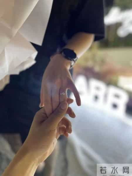 同在一个“屋檐下”的“异地恋”，真甜！