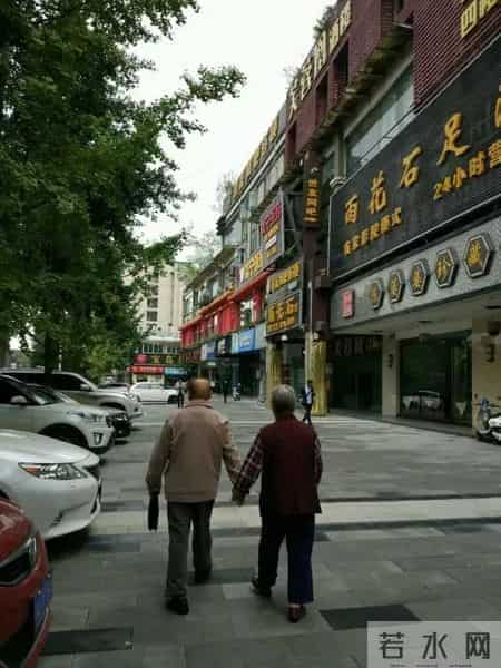 幸福的背影，这才是爱情中最美好的样子！