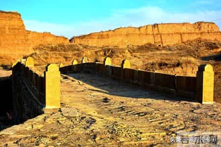 向晚横吹悲下一句,“诗家夫子”王昌龄50首绝唱，秦时明月、冰心玉壶，谁能受得了？