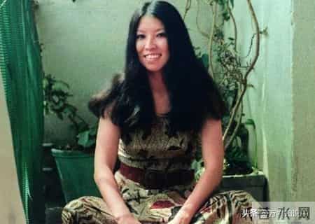 流浪诗人三毛自杀前旧照:眼神满是哀伤,47岁用丝袜在卫生间自缢