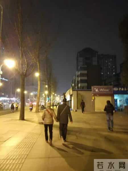 幸福的背影，这才是爱情中最美好的样子！