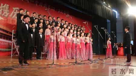 郑州中原一中实验学校：红歌携历史同行 青春与时代共舞