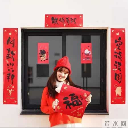 合家欢乐迎富贵是上联还是下联,临近春节,春联厂老板夜不能寐,他发现了很多企业相同的“秘密”