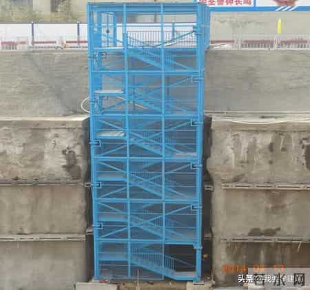 深基坑防护,绿色安全施工管理标准化做法（基坑临边防护标准及有限空间作业）