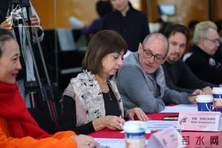 和老师的第一次亲密接触作文600字,二十年，一场芭蕾的坚持