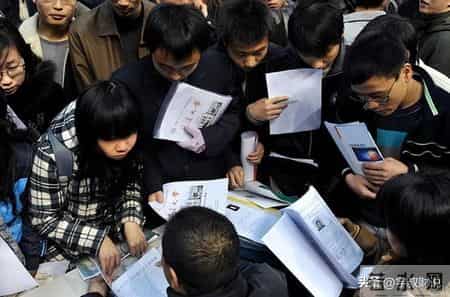 毕业毕业,大学毕业回老家工作，才是普通人的清醒选择