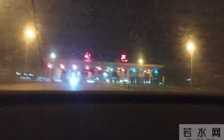 3400公里的新春奔赴：一车四人，三天三夜，只为村口那盏等候的灯