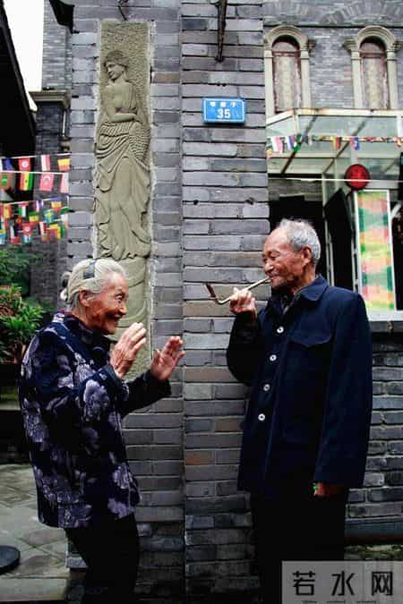 幸福的背影，这才是爱情中最美好的样子！