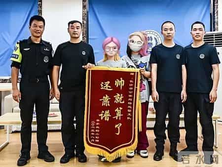 “长得超帅,追款还快!”这些花式锦旗火了,主打一个真诚