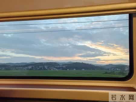 也许这就是未来世界,也许这就是未来世界钢琴怎么弹的