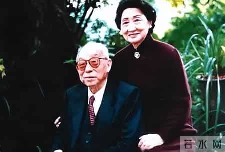 爱在窗边,90岁张学良面对于凤至墓碑空穴沉默半日：我欠她一句“辛苦了”