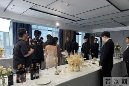 自我介绍一分钟大学生