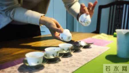 绿茶茶艺表演解说词,三八节丨佳茗似佳人，茶席亦是生活美学