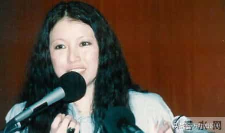 流浪诗人三毛自杀前旧照:眼神满是哀伤,47岁用丝袜在卫生间自缢