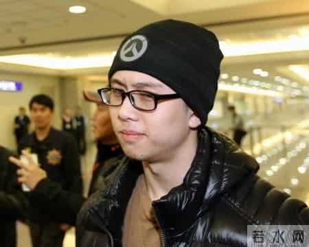 母乳喂养12年，同床共枕15年，她的“畸形”母爱葬送了儿子一生