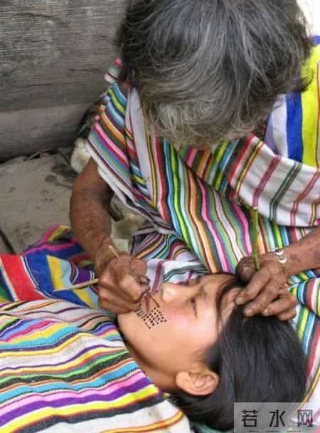 独龙族纹面,美还是丑？AI画家探索独龙族纹面千古之谜