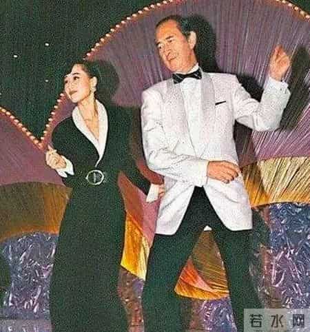 桃姐原型,四房争斗，豪门恩怨：据说这部剧，是以赌王家族为原型？