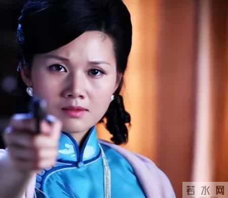 宋佳玲多大,原来她是宋祖英亲妹妹，比姐姐小22岁更漂亮，出道17年却走得稳