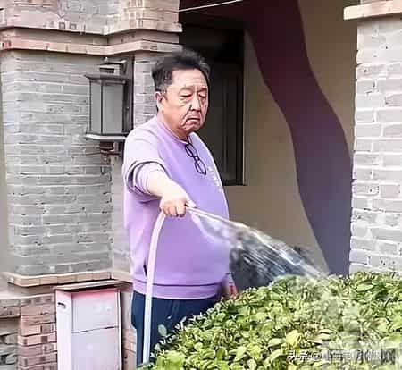 德云社成老赖,于谦成“老赖”不到三天，更多内幕被扒，原来吴京都没能“逃脱”