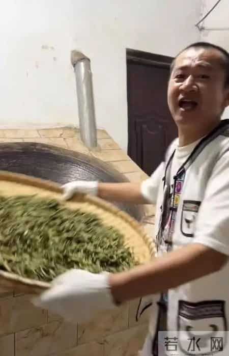 网络红人小月月,一个贪财一个好色？老夫少妻的“残酷”，在42岁李嘉明身上应验了