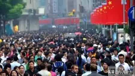 安徽出生人口4年下降47.6%,全国出生人口断崖：21年1062万人，24年954万，25年令人意想不到