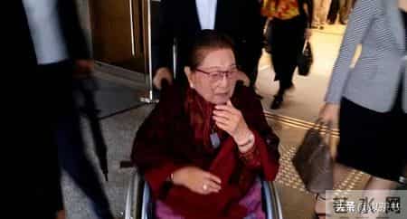 600亿基金经理去世,3女儿6个儿子都本事，去世丈夫留给她600亿，今她103岁为何不快乐