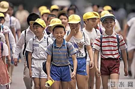 安徽出生人口4年下降47.6%,全国出生人口断崖：21年1062万人，24年954万，25年令人意想不到