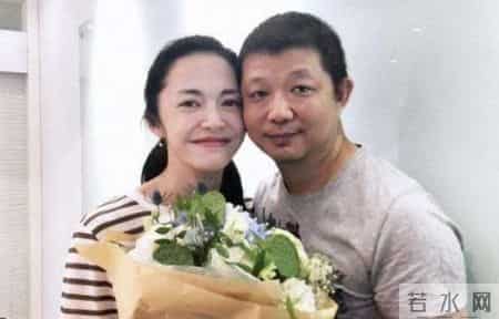 凌潇肃回应姚晨出轨,凌潇肃罕见谈及与姚晨婚姻，并透露“英年早婚”的原因