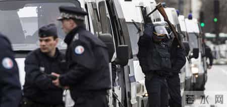 巴黎暴恐,暴恐袭击，又是巴黎查理周刊！曾遭极端武装血洗，大批军警已赶到