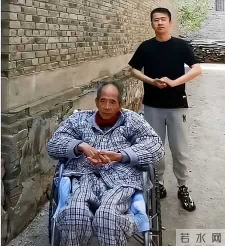 网络红人小月月,一个贪财一个好色？老夫少妻的“残酷”，在42岁李嘉明身上应验了