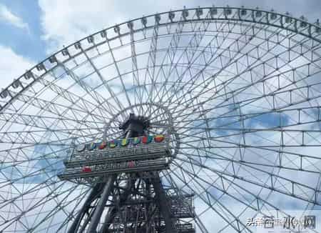 摩天轮震,日本最高摩天轮遭雷击停摆约20人被困，救援持续9小时，目击者：当晚雷电密集，“轰”一声摩天轮灯熄了一半