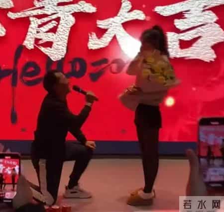 网络红人小月月,一个贪财一个好色？老夫少妻的“残酷”，在42岁李嘉明身上应验了