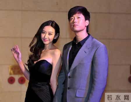 凌潇肃回应姚晨出轨,凌潇肃罕见谈及与姚晨婚姻，并透露“英年早婚”的原因