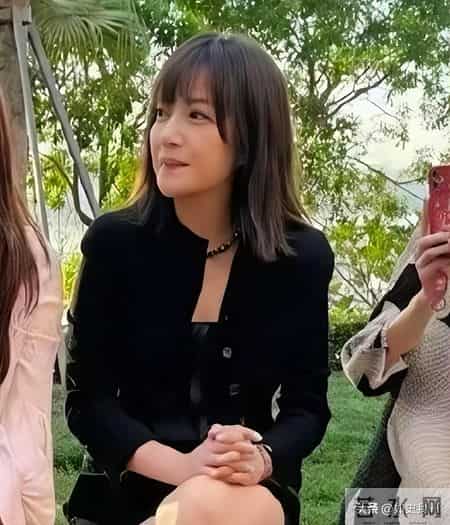 黄有龙简历,黄有龙做梦也没想到，自己花重金培养大的女儿，竟给赵薇做了嫁衣