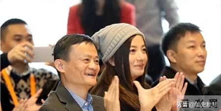 黄有龙简历,黄有龙做梦也没想到，自己花重金培养大的女儿，竟给赵薇做了嫁衣